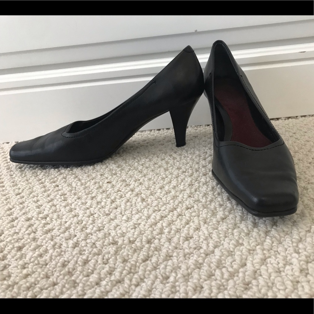 Aerosoles comfortable black leather heels, sz 9.5